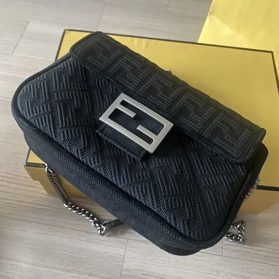 펜디 FENDI 바게트미니백