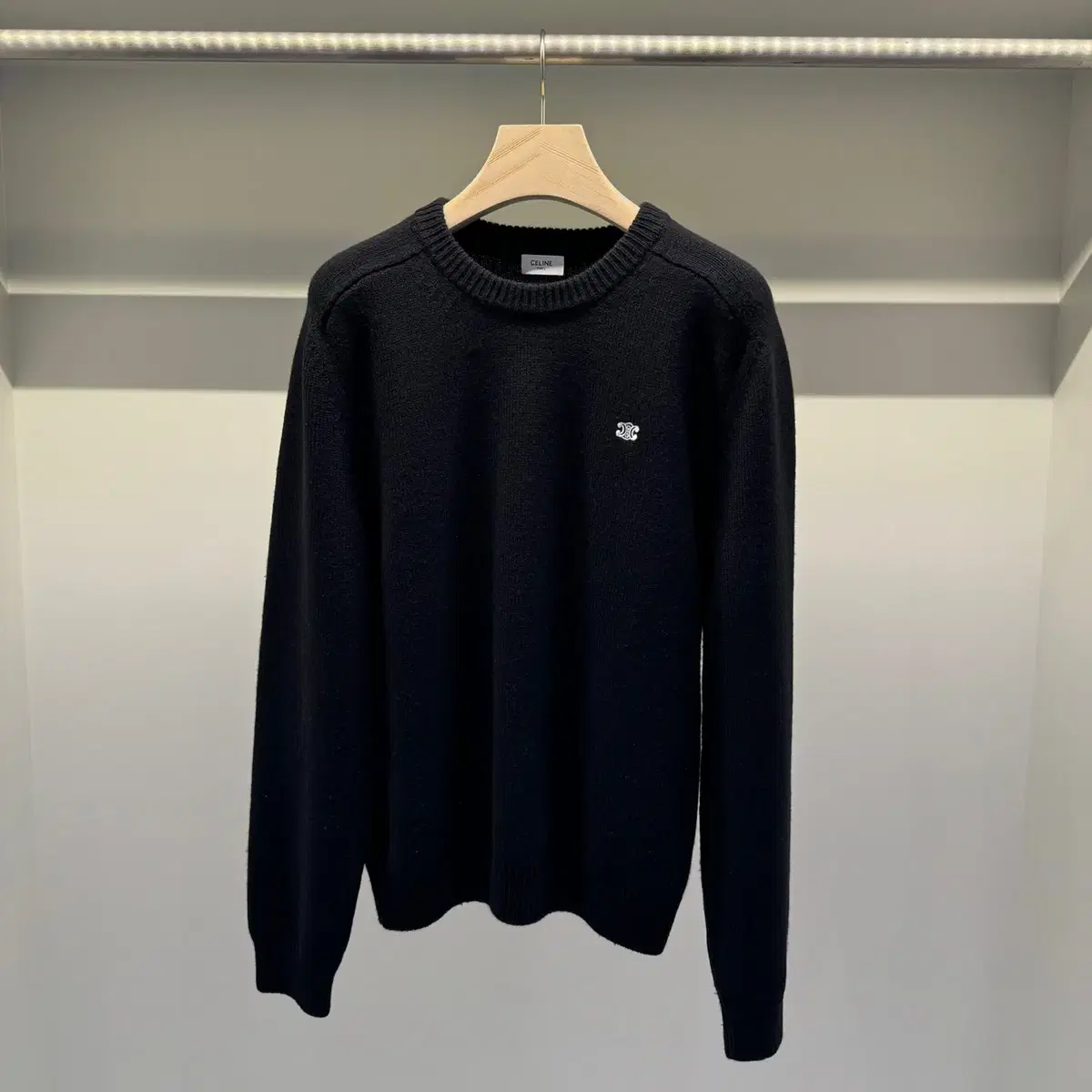 Size L / Seline Triope logo cashmere knit 125,000 won