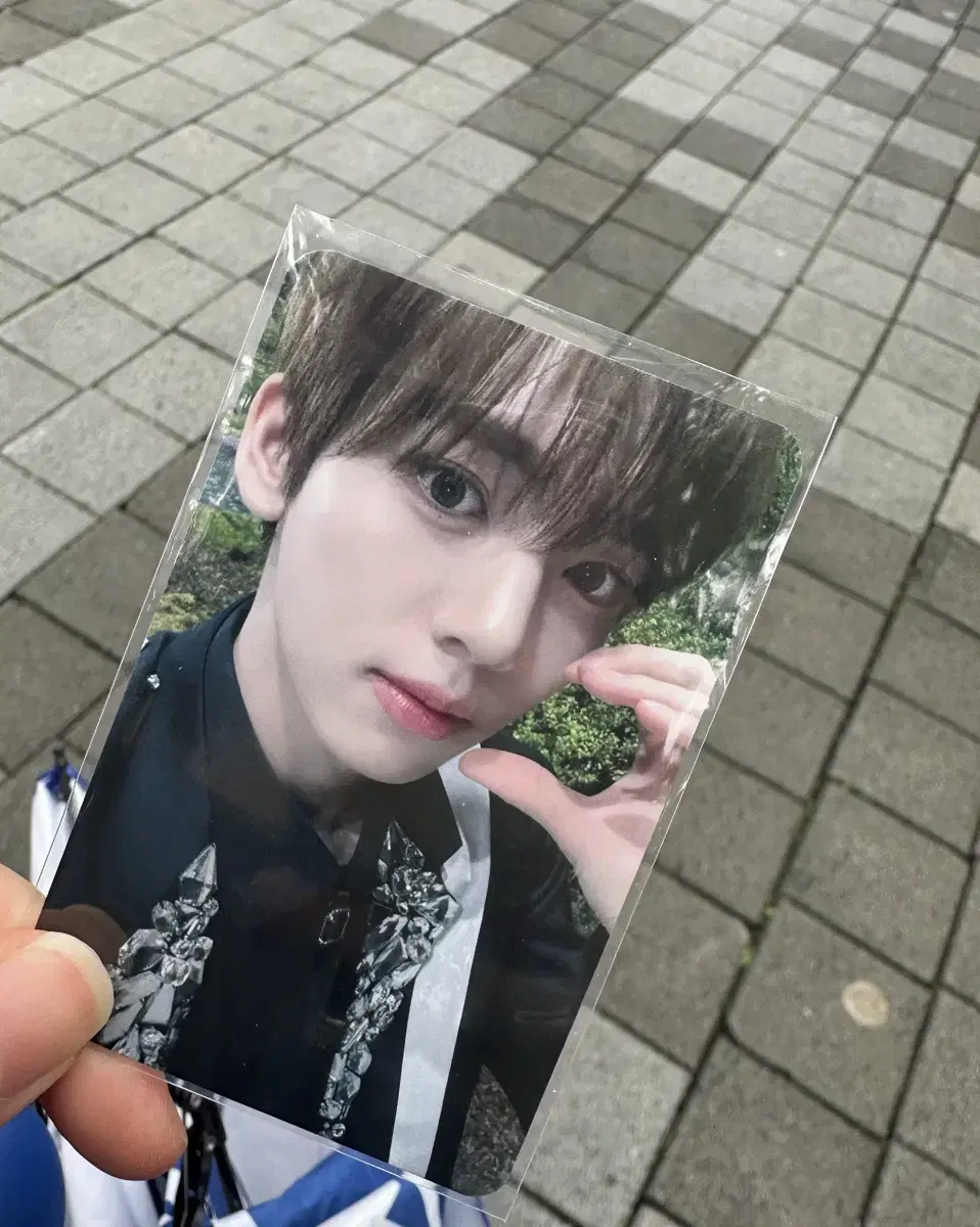 Zerozone First Con han yujin I'm selling my photocards! I need money fast, post cheap!