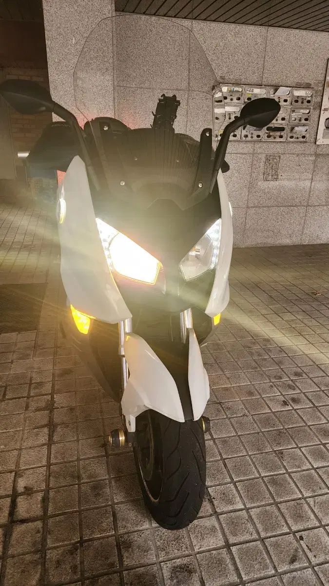 bmw c600s > 포르자350,xmax 대차합니다