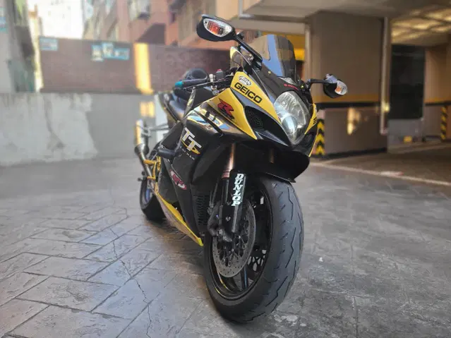 스즈키 GSX R1000 08년식 7만KM 판매합니다.