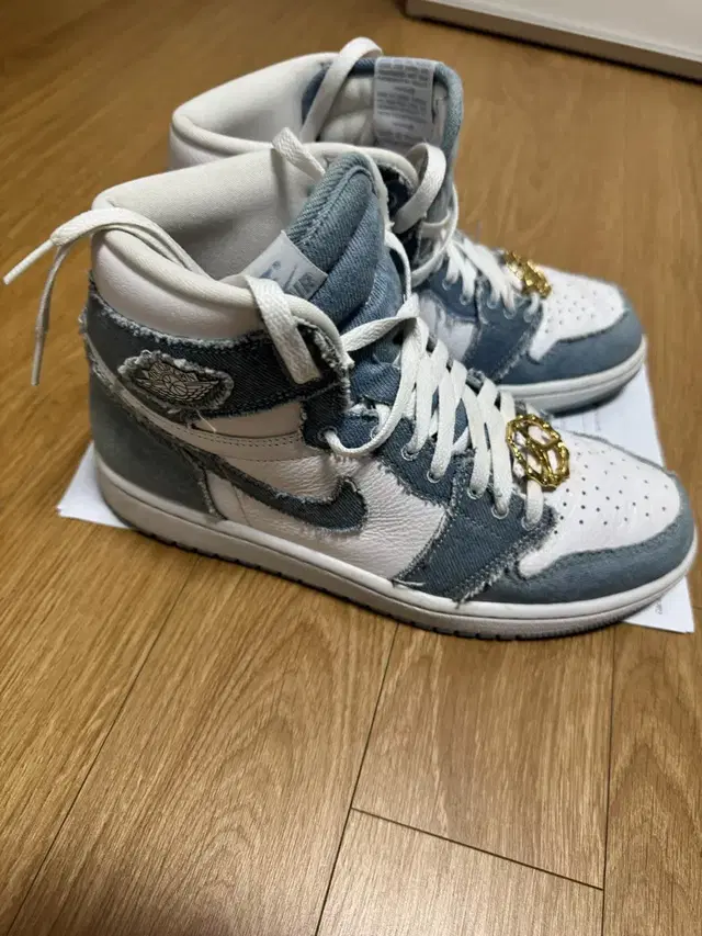 (W) Jordan 1 Retro High OG Denim