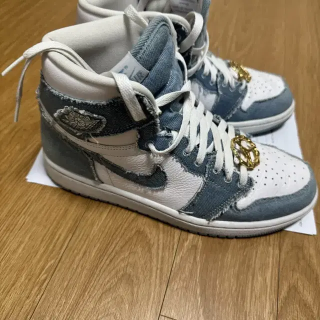 (W) Jordan 1 Retro High OG Denim