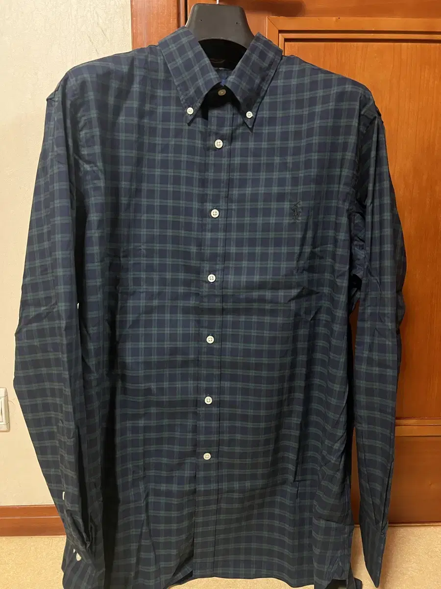 Polo Ralph Lauren check shirt new (neckline 17 inches arm length 34-35 inches)