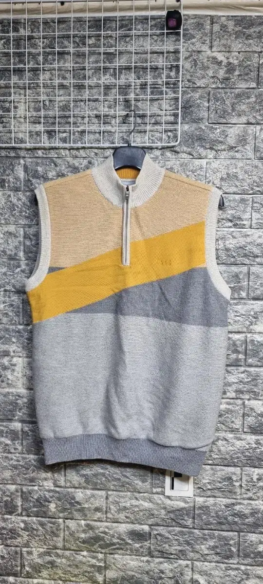 Dak's Golf Windproof Knit Vest100