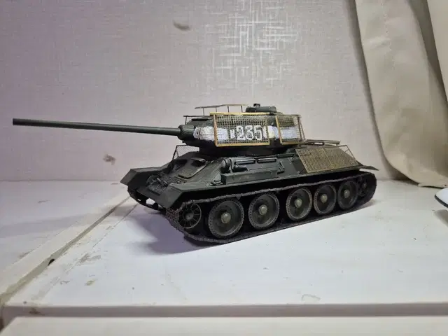 아카데미 1/35 T-34/85 프라모델 도색작