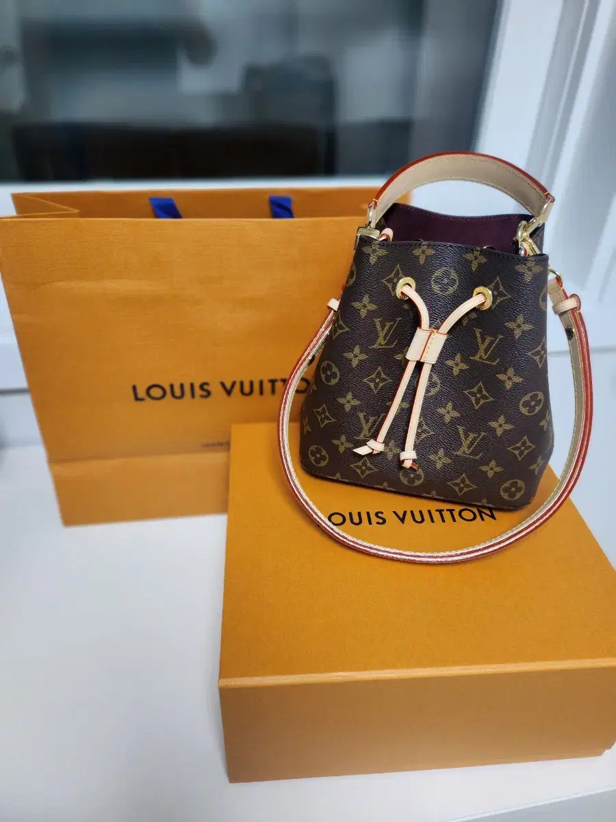 Louis Vuitton Neonoe BB