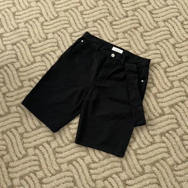 HELMUT LANG strap point Bermuda pants