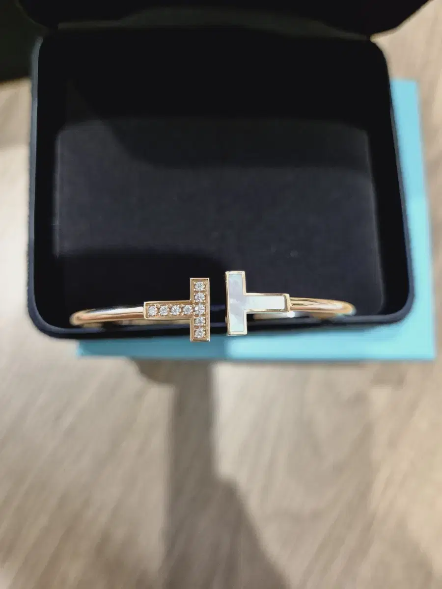 Tiffany T-wire bracelet
