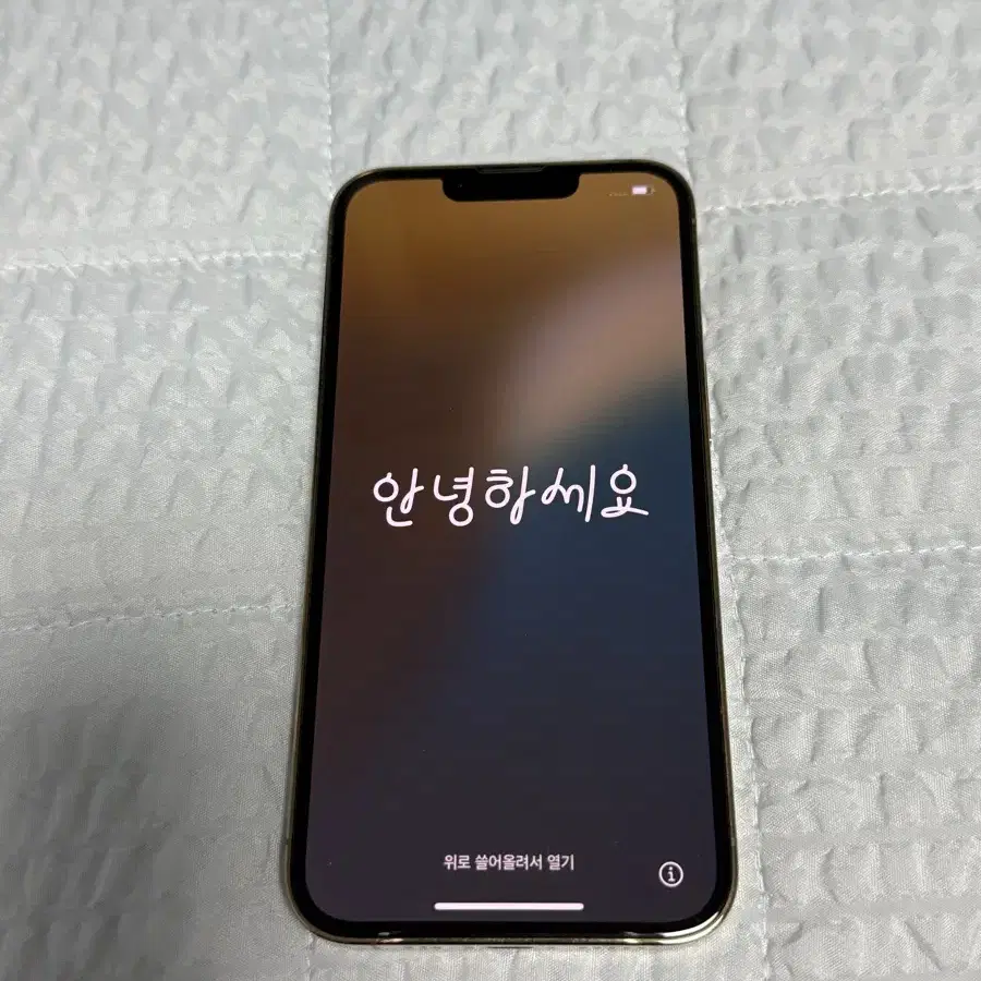 아이폰 13프로 골드 128GB 팝니다.