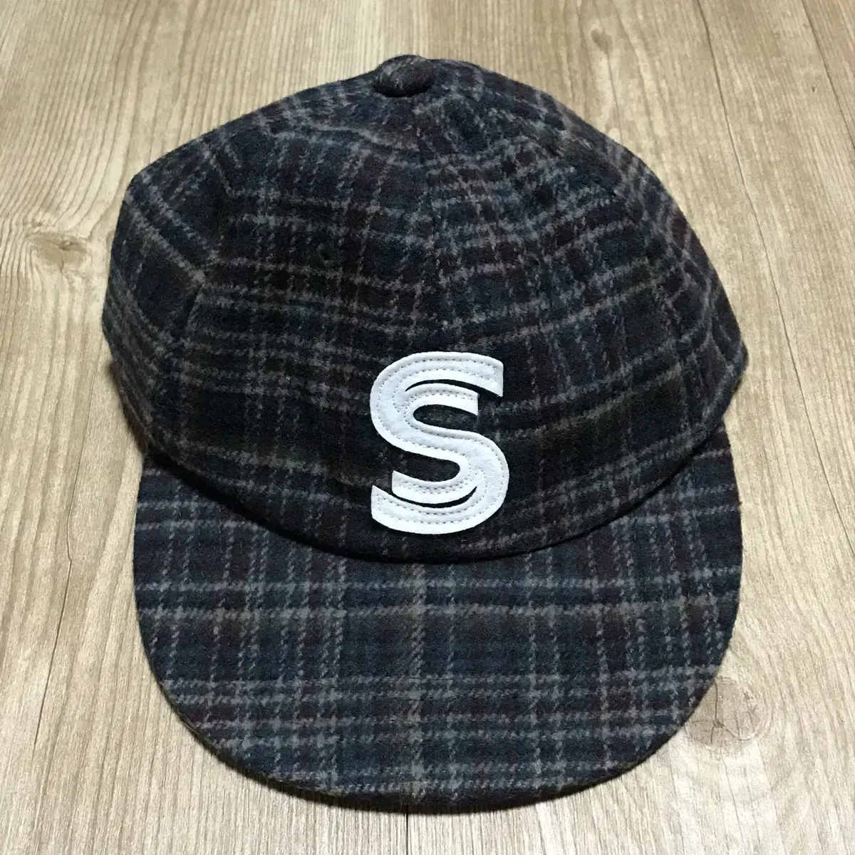 사파리스팟모자 EMBLEM PATCH WOOL CHECK CAP