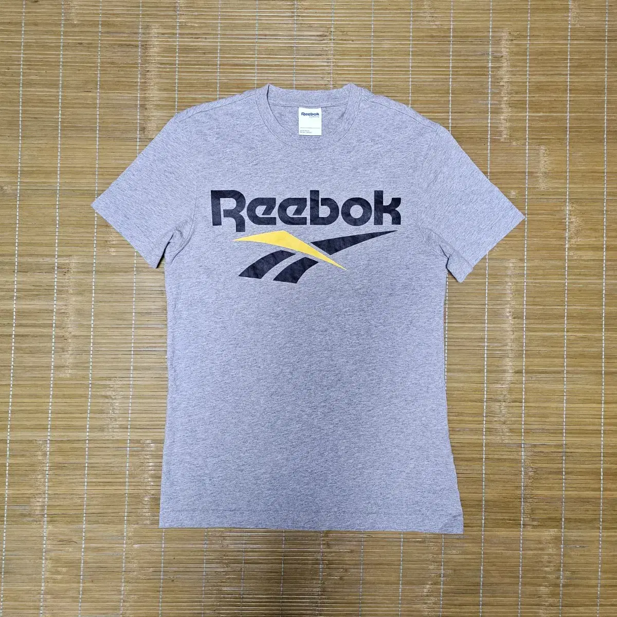 ReebokSale edition heavy cotton vahn tee size 95 almost new