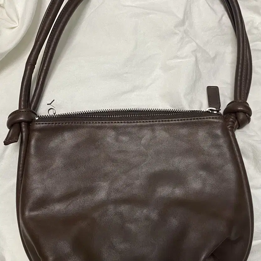 여밈 pod bag choco brown