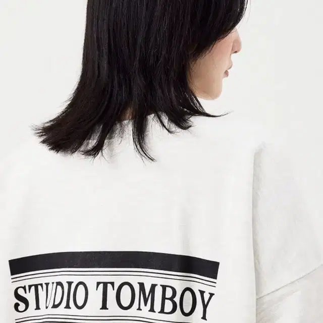 STUDIO TOMBOY 크롭 기모 맨투맨