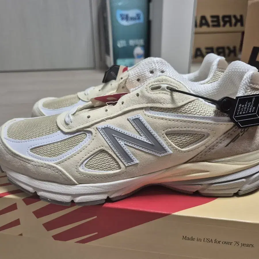 뉴발란스 990v4 크림 화이트 270