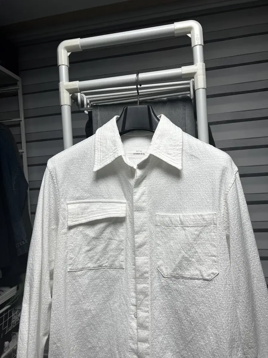 STU White Shirt M