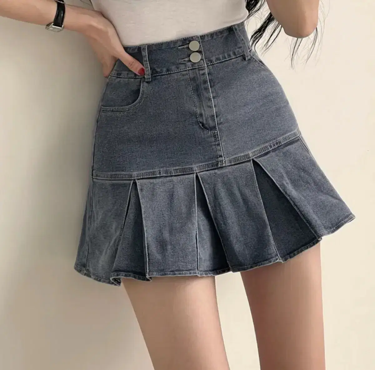 High-waisted two-button pleated denim miniskirt S