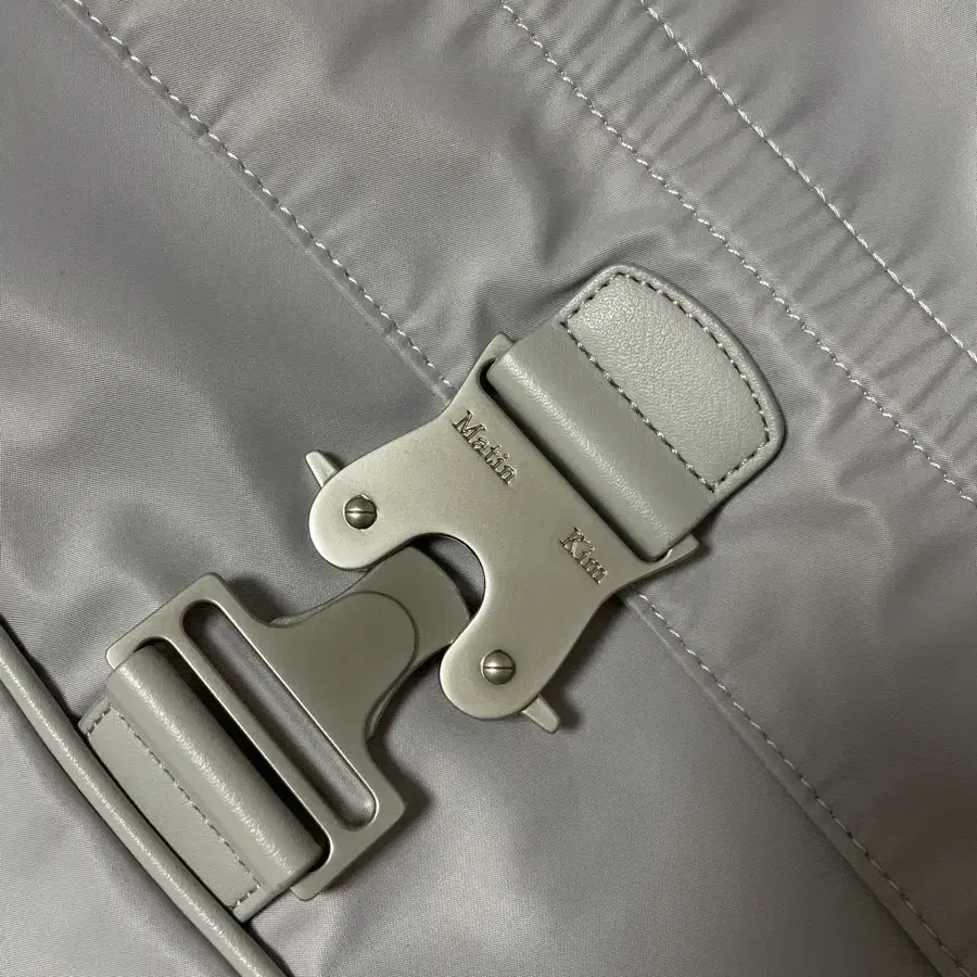 마뗑킴 버클백 라이트 그레이 BUCKLE BAG IN LIGHT GRAY