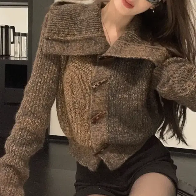 투톤 빅카라 터틀넥 가디건