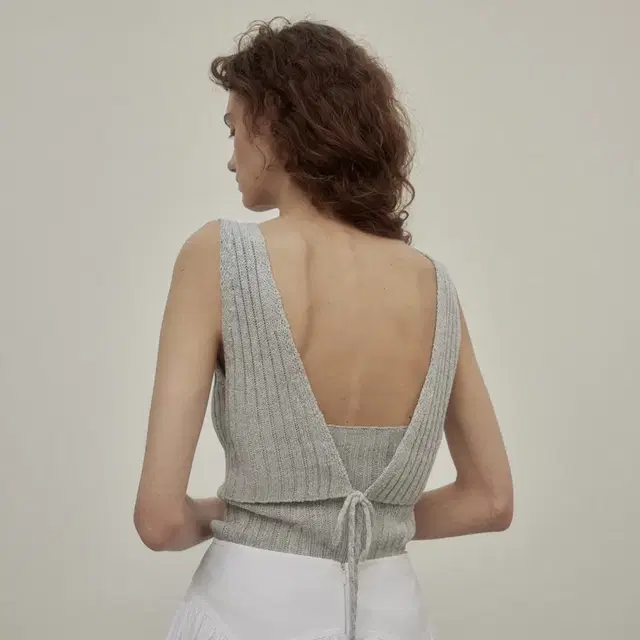 Ged 게드 백리본슬리브리스탑 BACK RIBBON SLEEVELESS