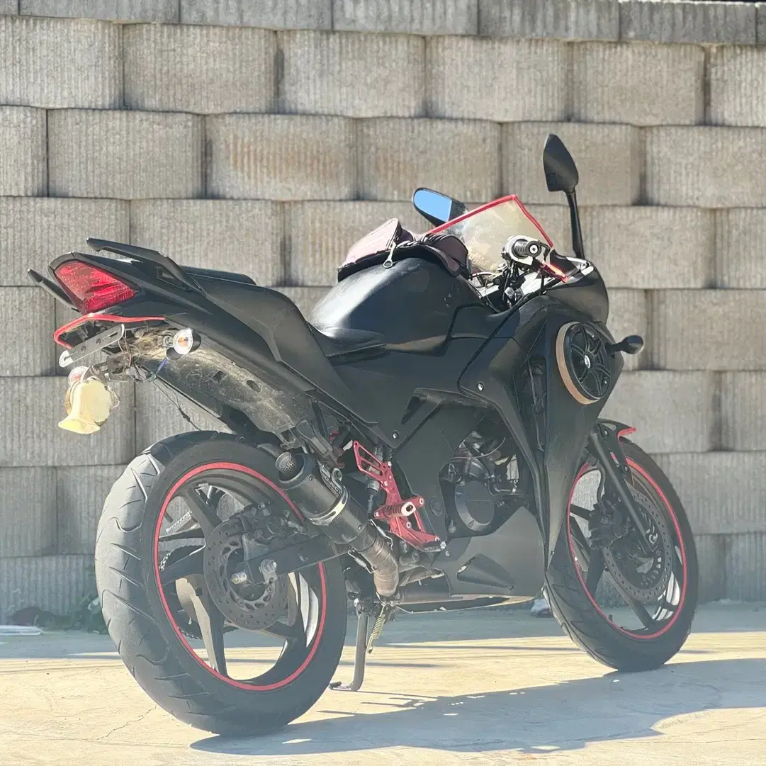 cbr125 sc머플러/ 우퍼스피커/ 12년식 5만키로 튜닝잘된차량 판매