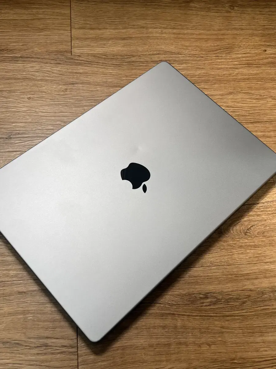 We are selling a MacBook Pro m1 16-inch 512 model.