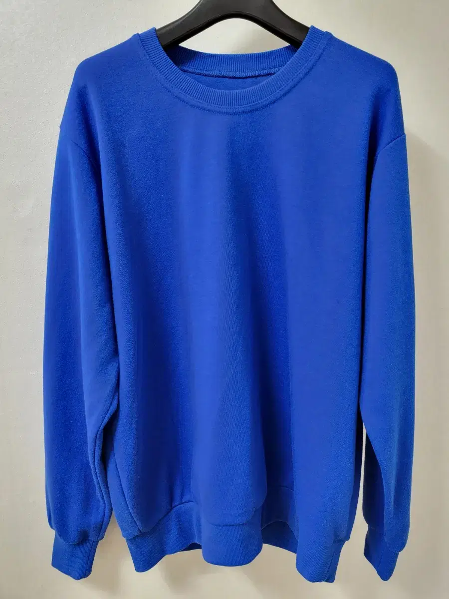 Basic long-sleeved t-shirt