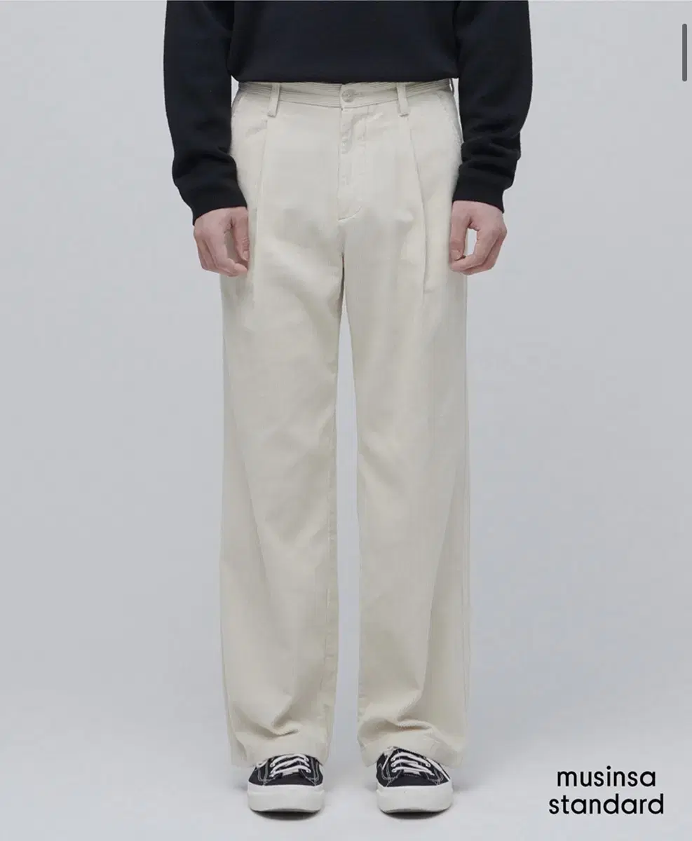 Gentleman's Standard) Wide Corduroy Trousers [Cream]