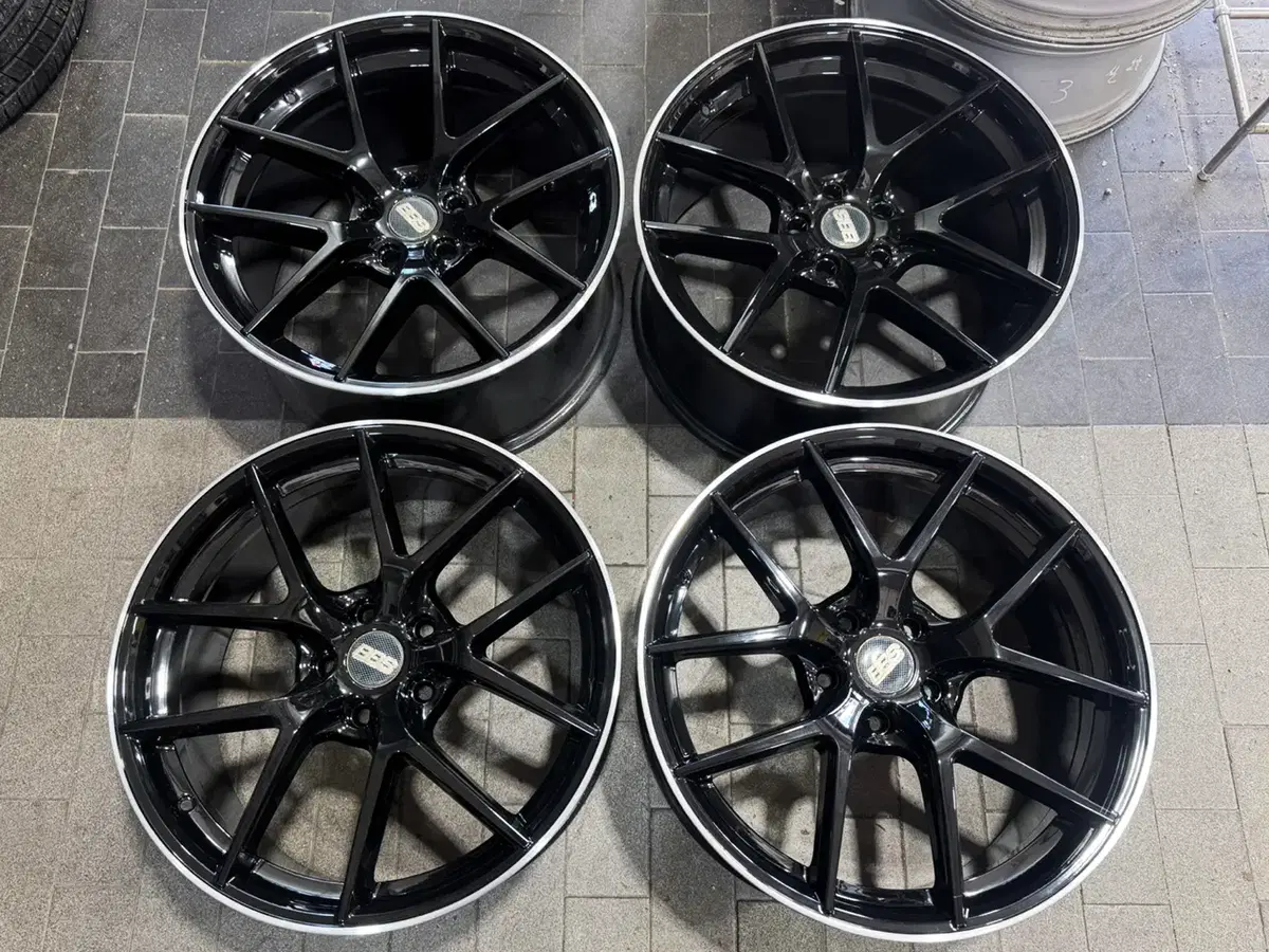 19인치 BBS CIR.st 유광블랙림폴리쉬 대만산 휠