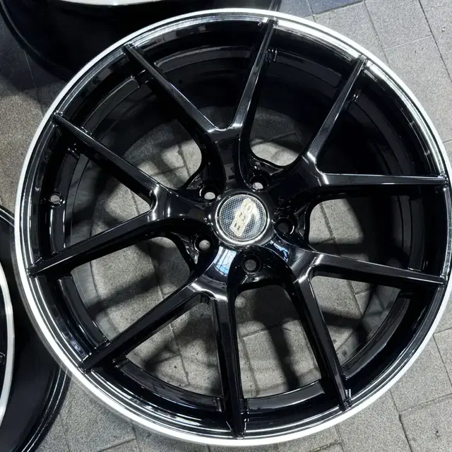 19인치 BBS CIR.st 유광블랙림폴리쉬 대만산 휠