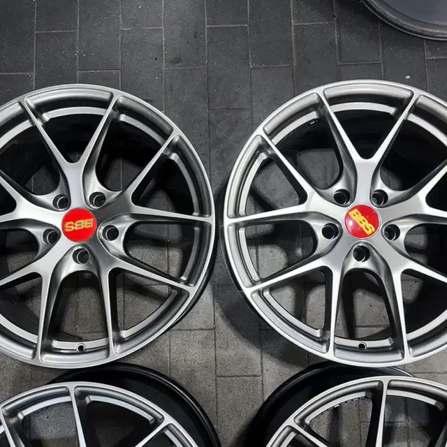 18인치 BBS CIR.st 하이퍼블랙 휠