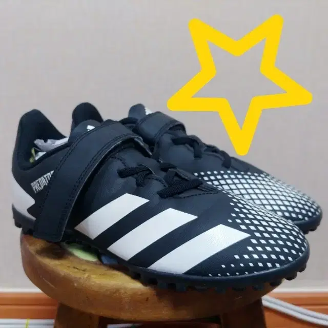 240 / ADIDAS (아디다스) 정품 남녀공용 축구화 풋살화