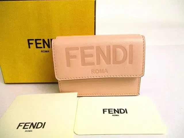 FENDI ROMA 라이트 핑크 가죽 삼단 지갑 컴팩트 지갑