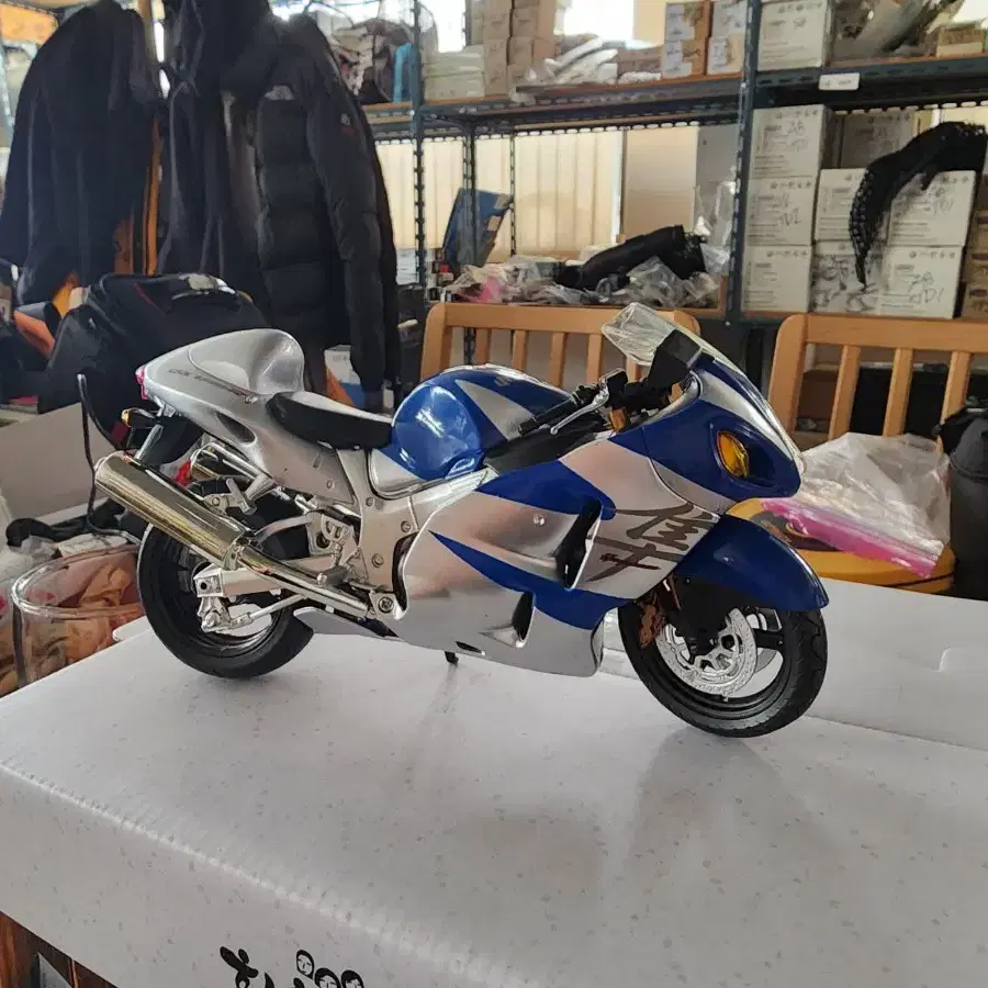 AUTO MAXX SUZUKI 1:12 GSX1300R