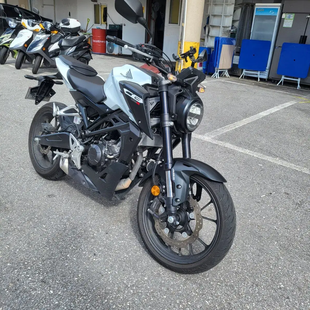 24년식 CB125R 화이트