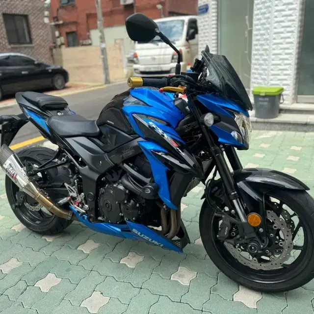 스즈키 gsx s750 18년식 풀튜닝풀옵션 판매합니다