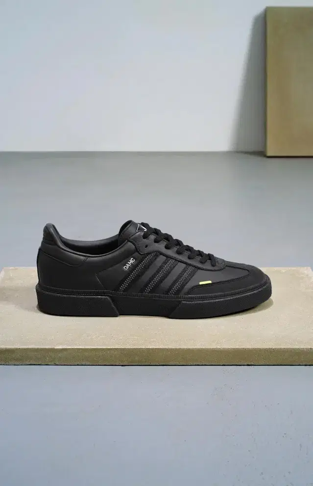 OAMC x 아디다스 TYPE O-8 삼바 블랙 ADIDAS