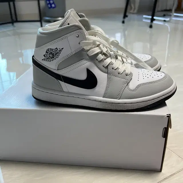 조던 미드 그레이 235 (W) Jordan 1 Mid Grey Fog