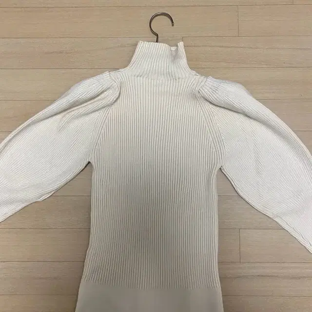 Creme Volume Pullover Knit_Ivory-free