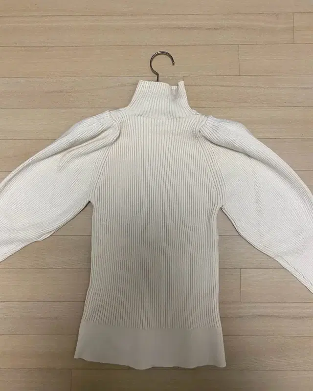 Creme Volume Pullover Knit_Ivory-free