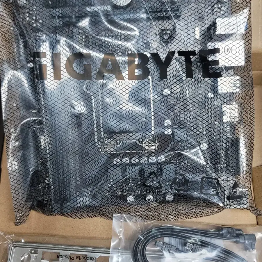 메인보드 Gigabyte h510m h v2 사용안한 새제품 입니다.