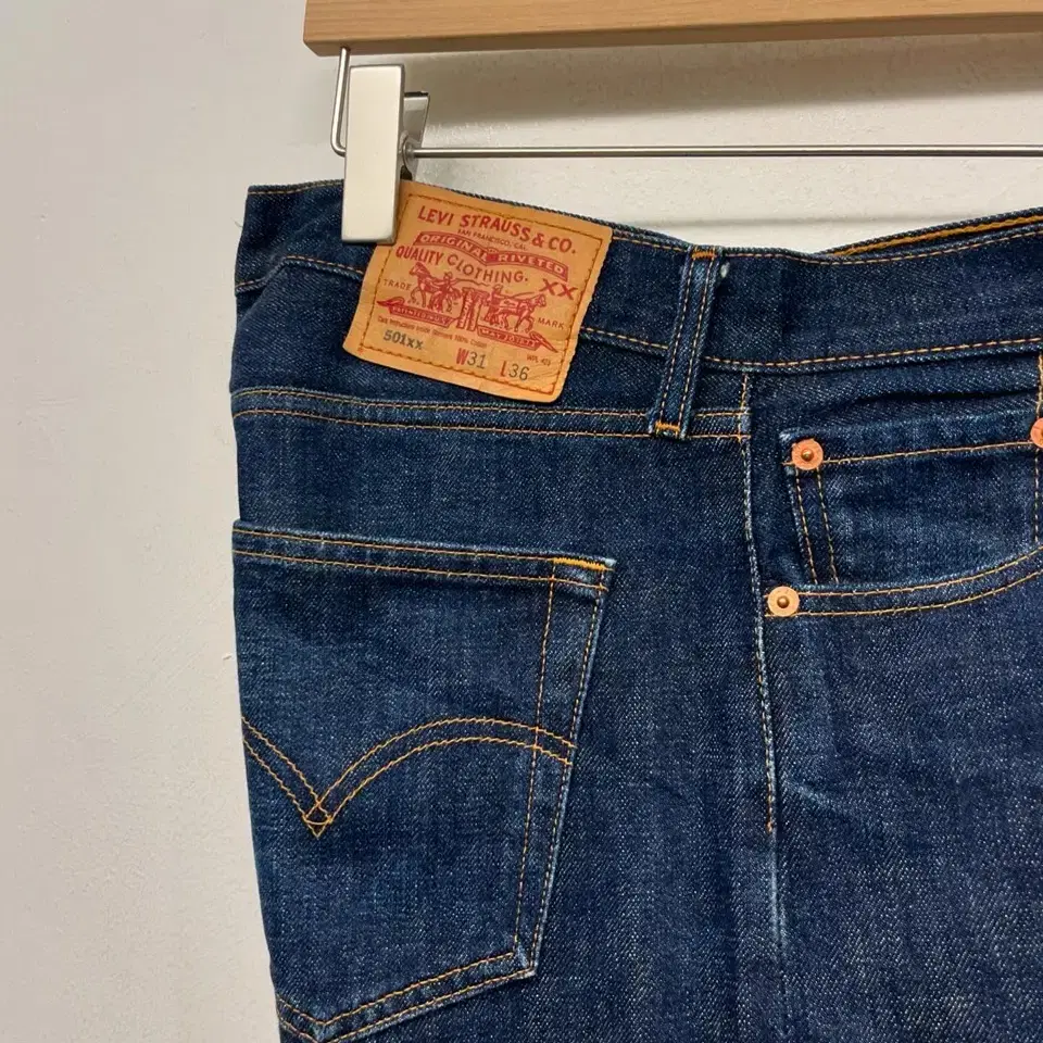 00s Levis 501xx size 31