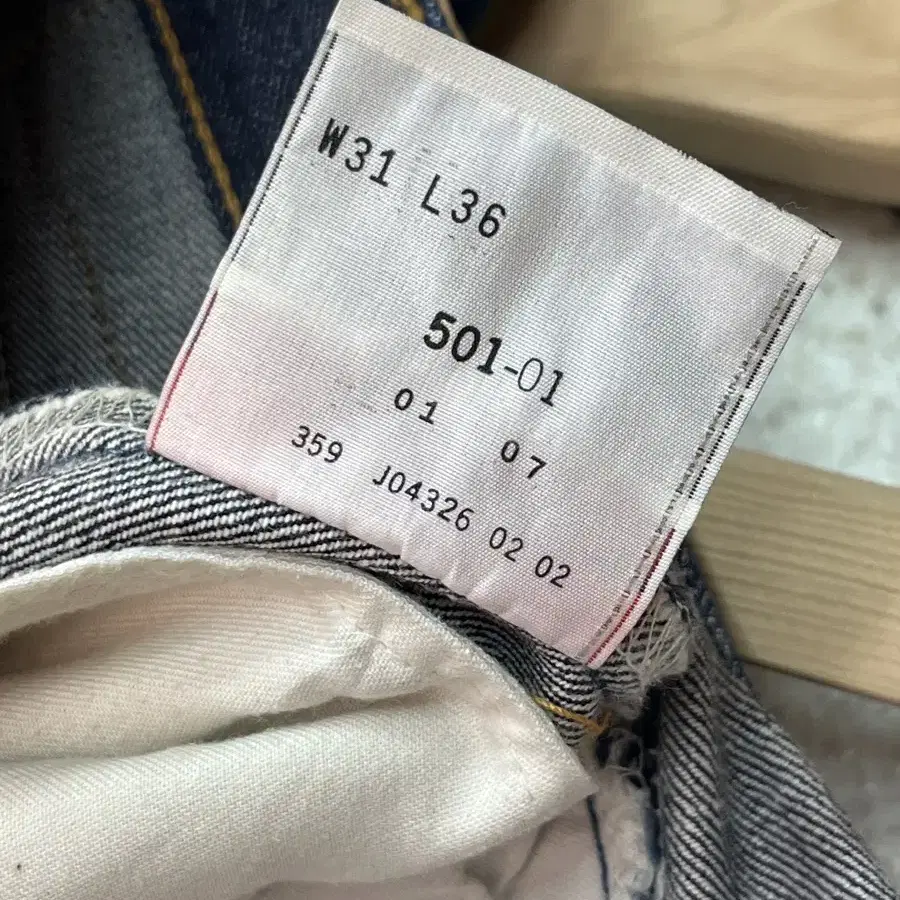 00s Levis 501xx size 31