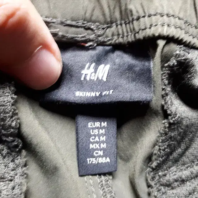 32~34/H&M 카키 카고 스키니핏 조거팬츠/32-1348