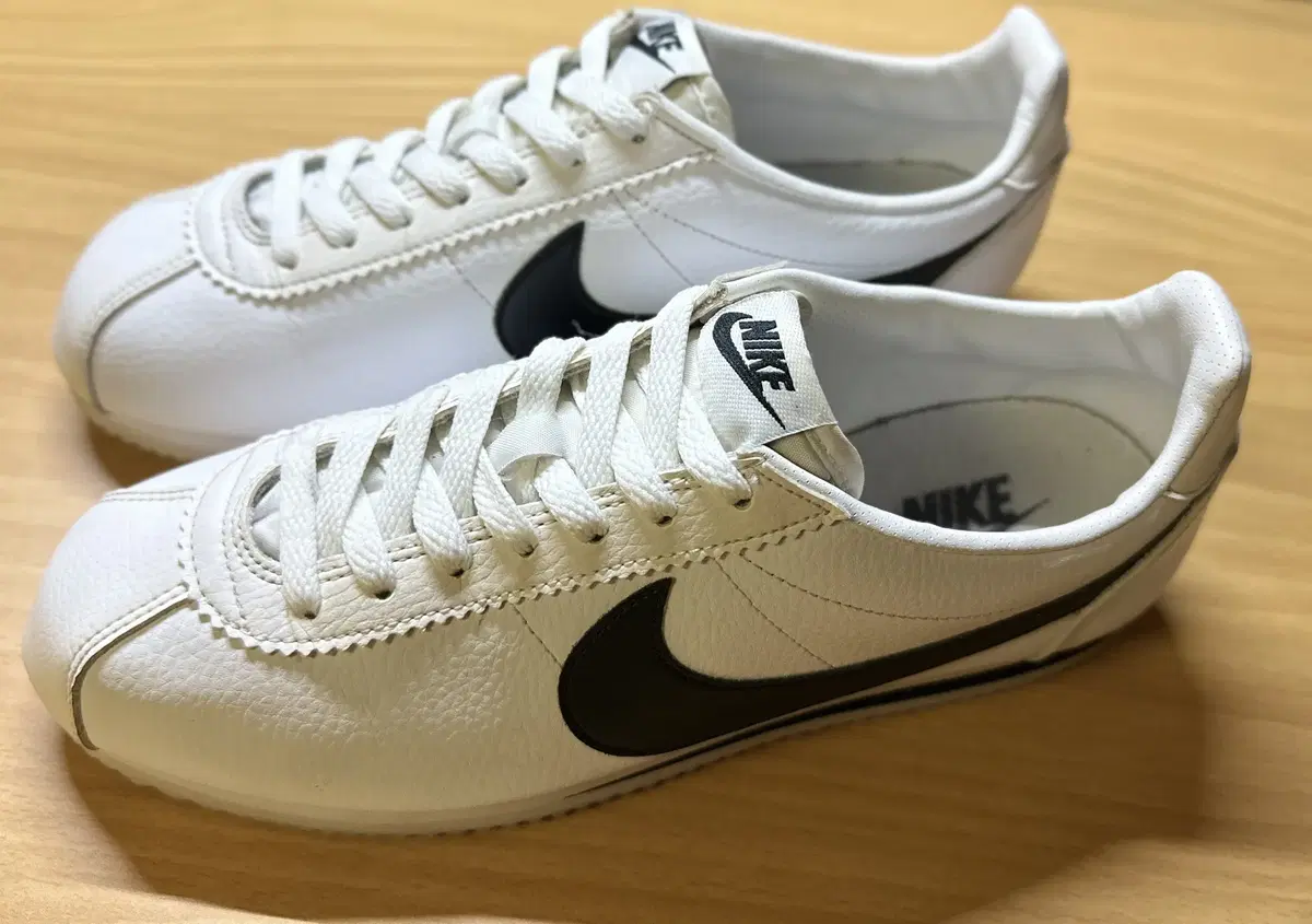 NIKE CLASSIC CORTEZ LEATHER WHITE/BLACK