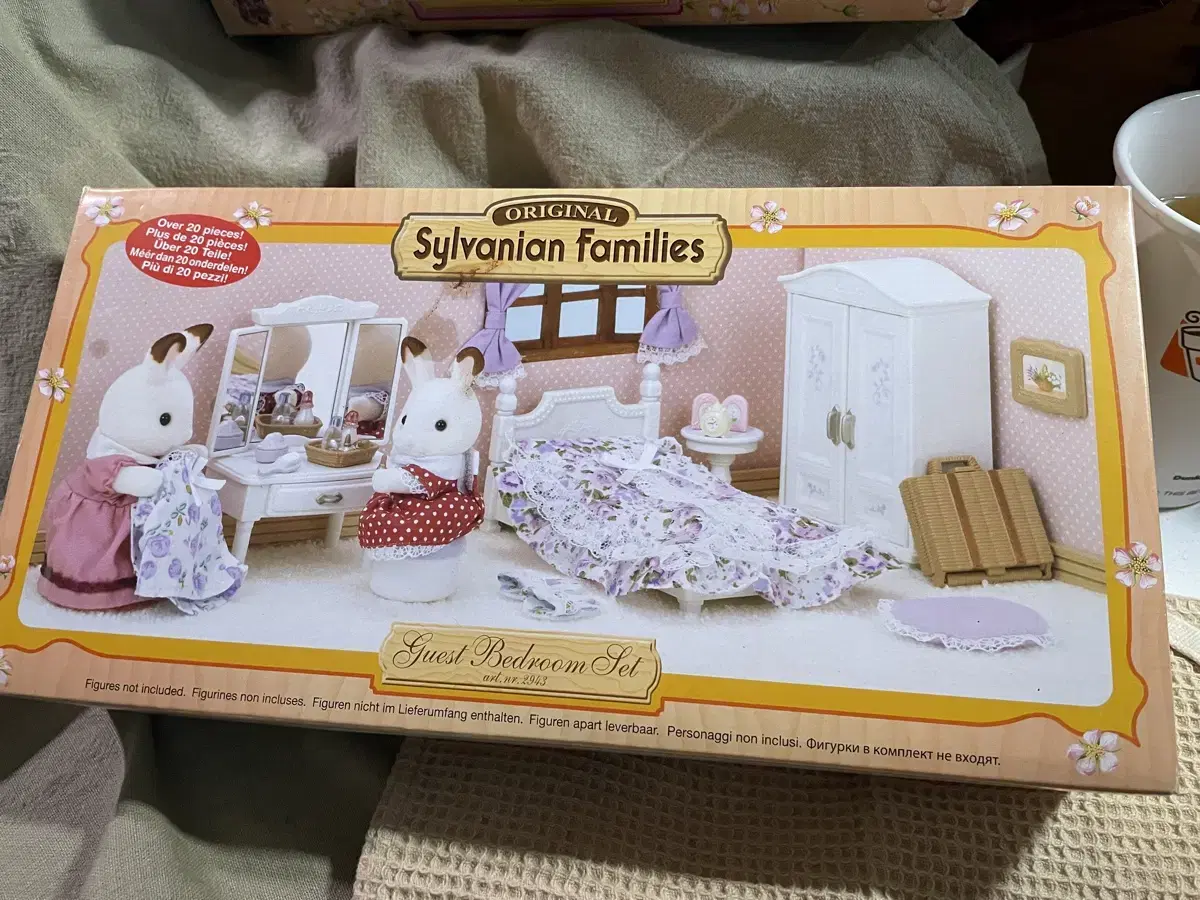 Unsealed) UK version of the Sylvanian Guestroom Set Lavender 2943