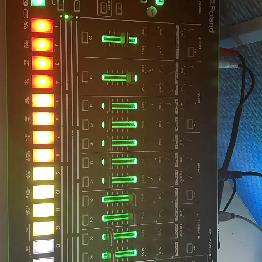 Roland Tr-8 판매합니다 (풀박)