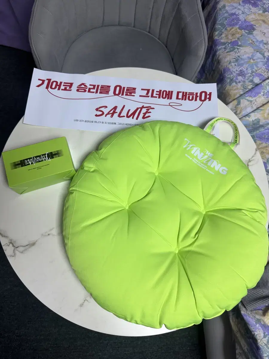 IU concert makkon cushion, telescope sells