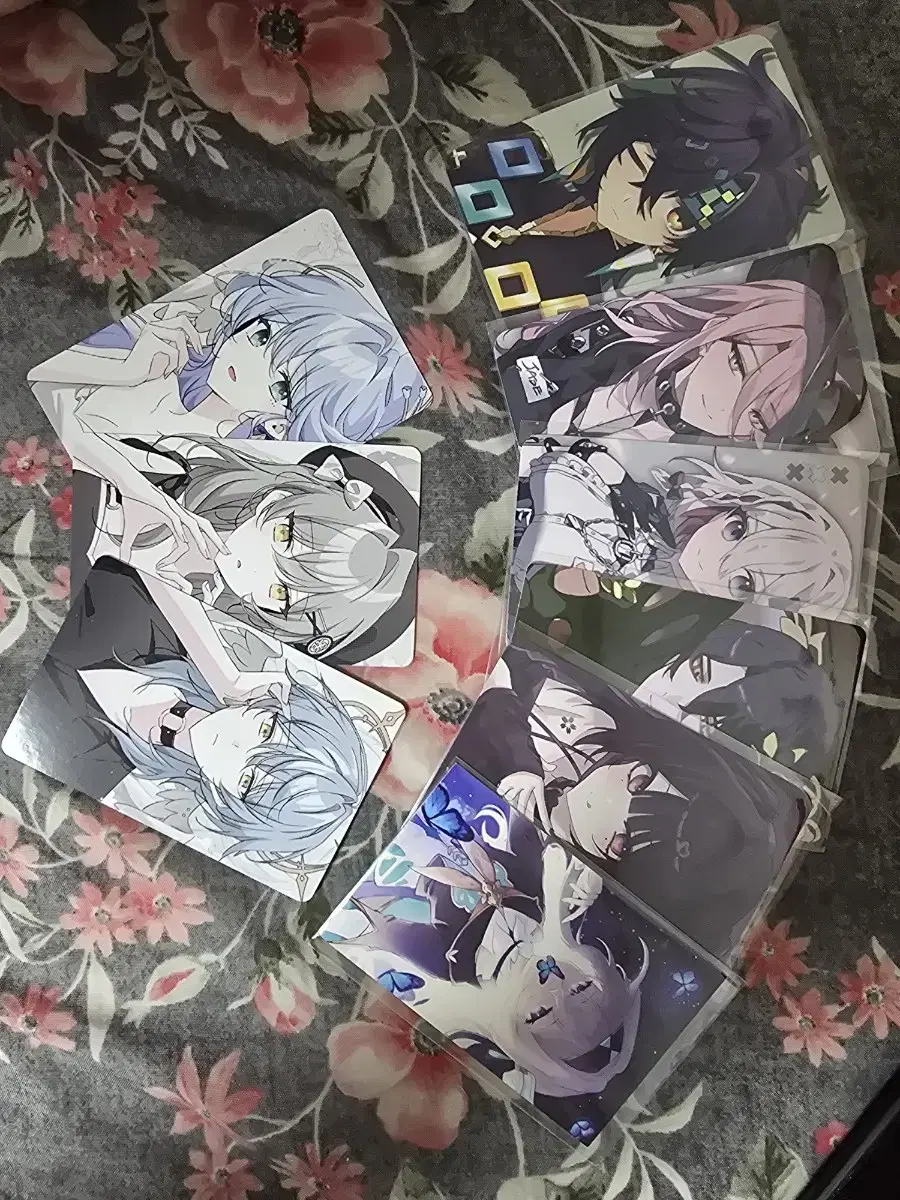 Disintegration,Genshin Impact photocards to sell in bulk.