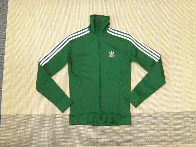 (S/90) Adidas new Europa Tracktop Public F95435